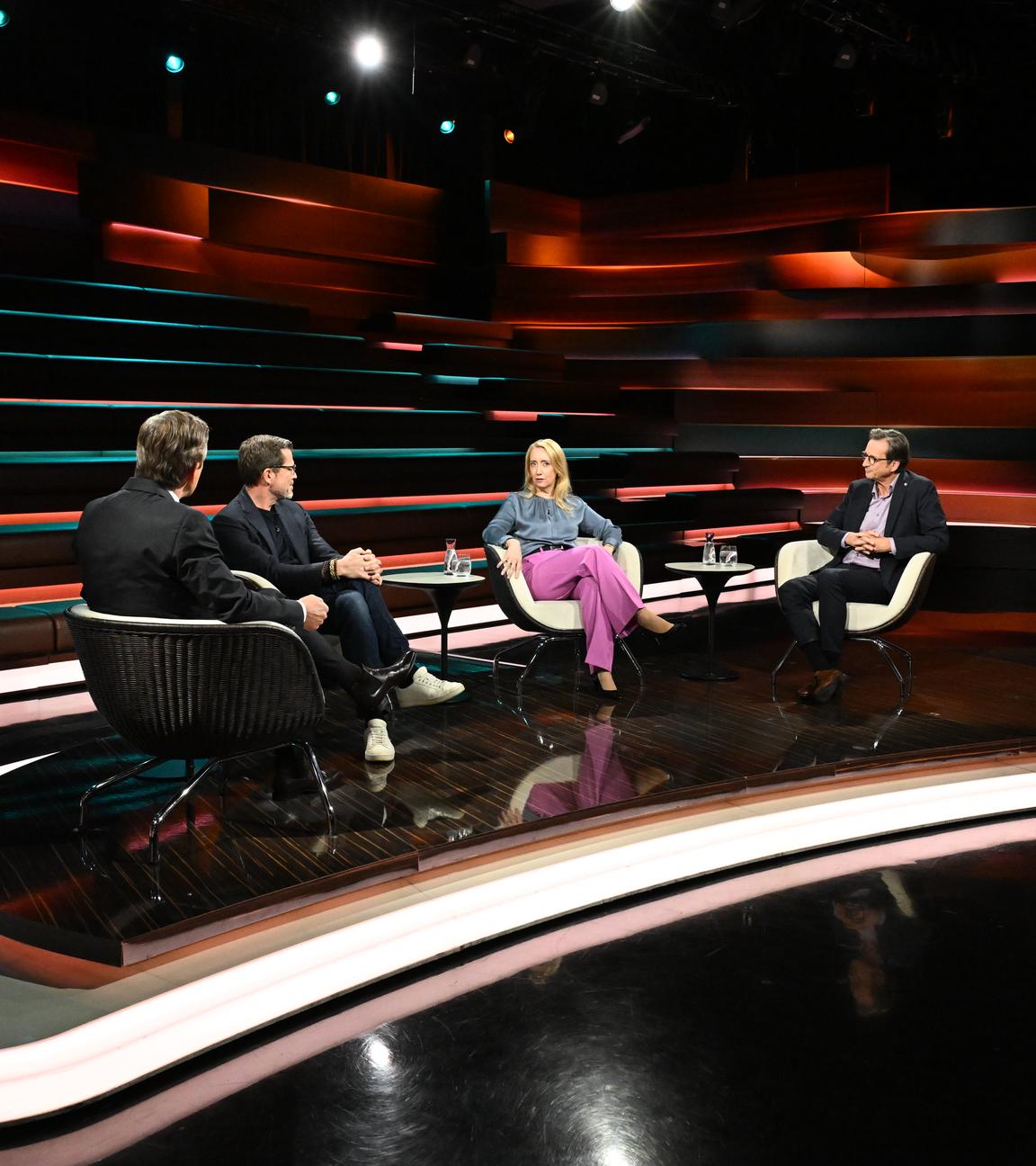 Markus Lanz vom 6. November 2025: Markus Lanz, Karl-Theodor zu Guttenberg, Melanie Amann, Stephan Grünewald, Susanne Käss (zugeschaltet)