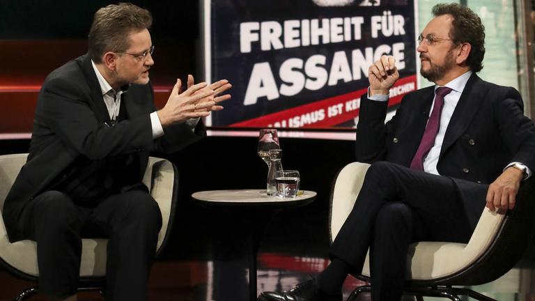 Heribert Paul - Journalist - und Kai Ambos - Professor für Strafrecht - zu Gast bei "Markus Lanz". 