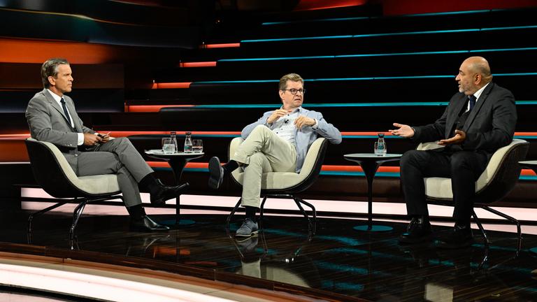SPD-Politiker Ralf Stegner und Grünen-Politiker Omid Nourpour zu Gast in der Sendung "Markus Lanz"