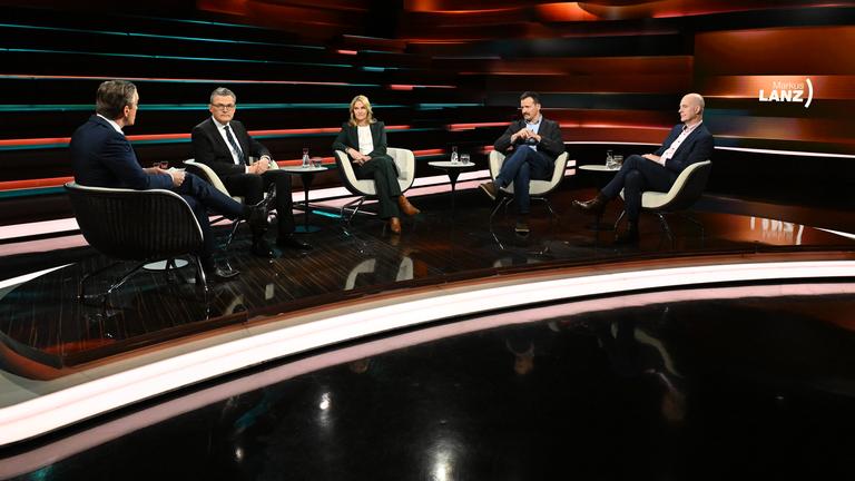 Markus Lanz, Roderich Kiesewetter, Kerstin Münstermann, Moritz Gathmann und Christian Mölling zu Gast in der Sendung "Markus Lanz"