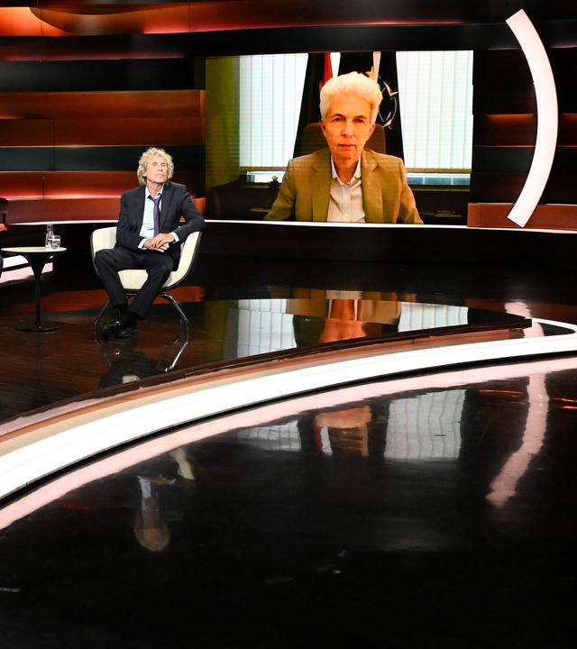 Karl Lauterbach, Robin Alexander, Bernd Raffelhüschen und Schalte: Marie-Agnes Strack-Zimmermann bei "Markus Lanz".