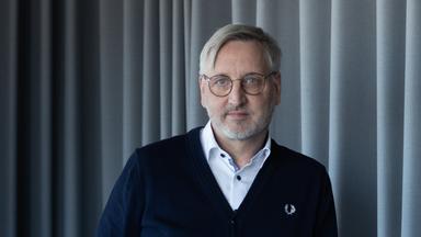 Markus Plöcker schaut in die Kamera.