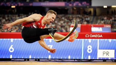 Weitspringer Markus Rehm bei den Paralympics 2024 in Aktion