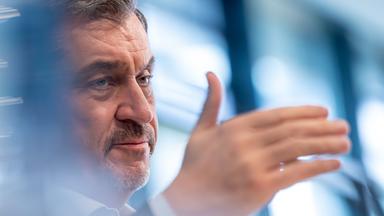  Markus Söder, CSU-Parteivorsitzender und bayerischer Ministerpräsident, nimmt nach der Sitzung des CSU-Vorstands an einer Pressekonferenz in der CSU-Landesleitung teil. (Archiv)