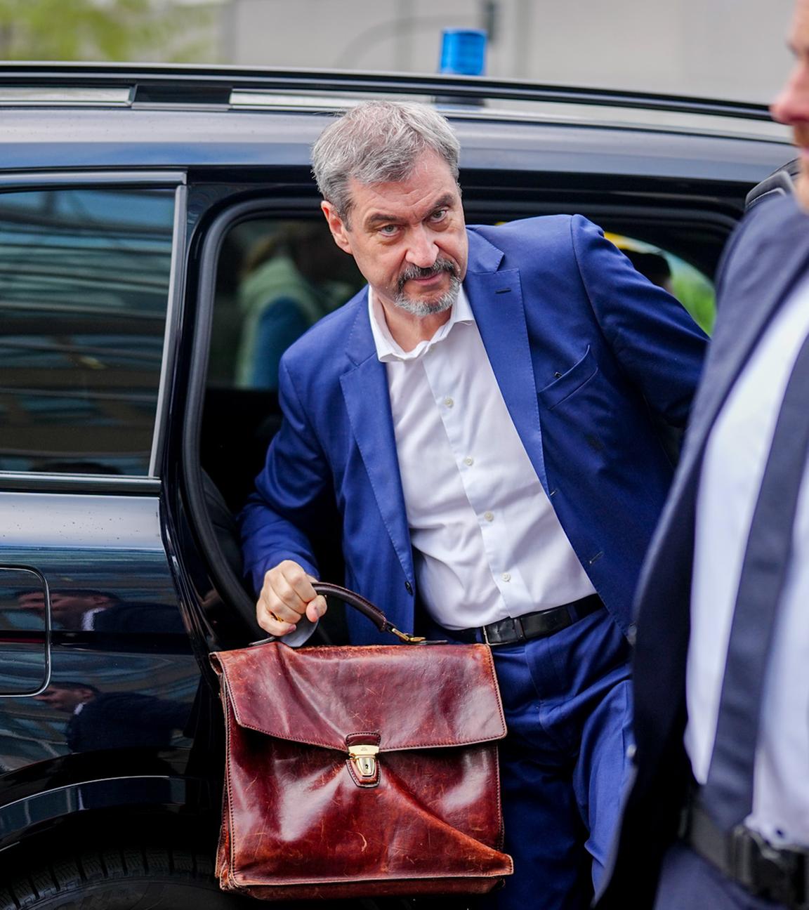 CSU-Vorsitzender und Ministerpräsident von Bayern, Markus Söder, kommt am Morgen zu Beginn der Fortsetzung der Koalitionsverhandlungen von Union und SPD an der CDU-Parteizentrale, dem Konrad-Adenauer-Haus, an. 