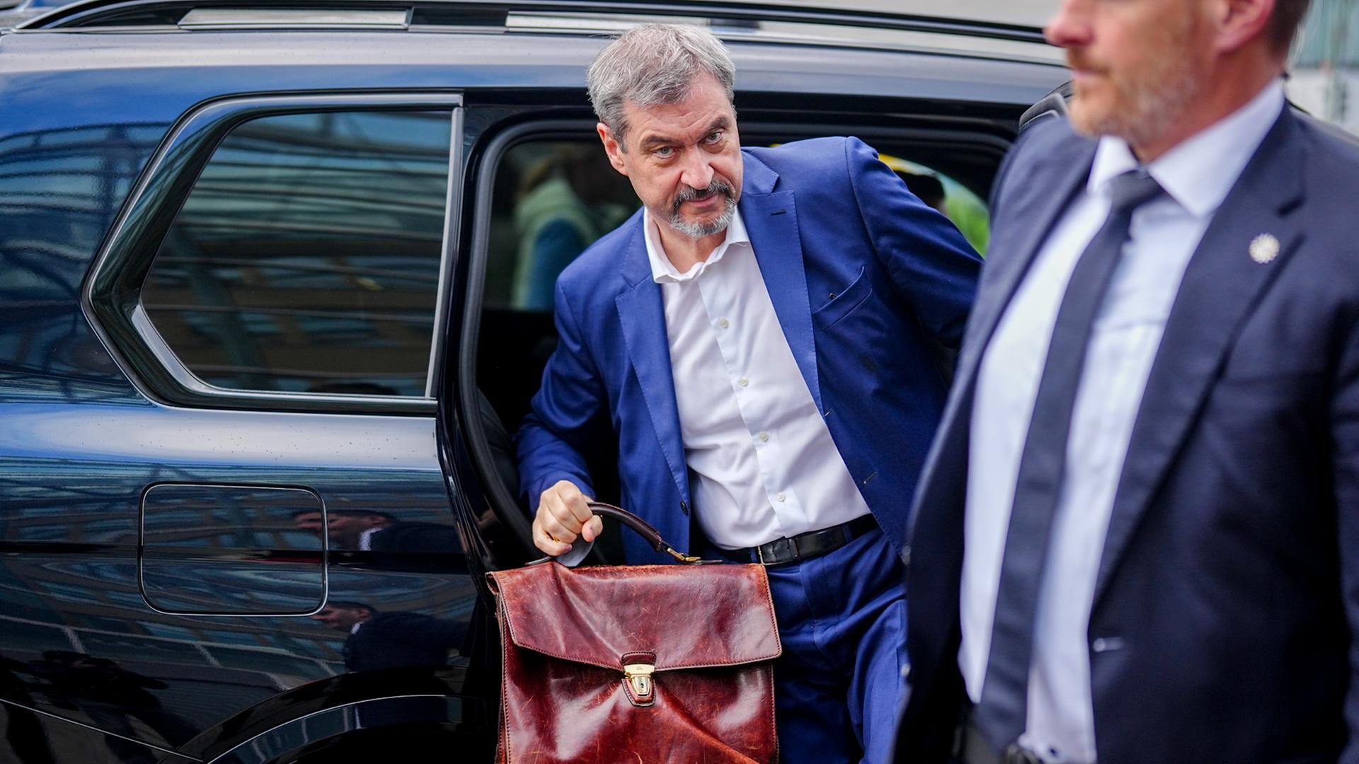 CSU-Vorsitzender und Ministerpräsident von Bayern, Markus Söder, kommt am Morgen zu Beginn der Fortsetzung der Koalitionsverhandlungen von Union und SPD an der CDU-Parteizentrale, dem Konrad-Adenauer-Haus, an. 