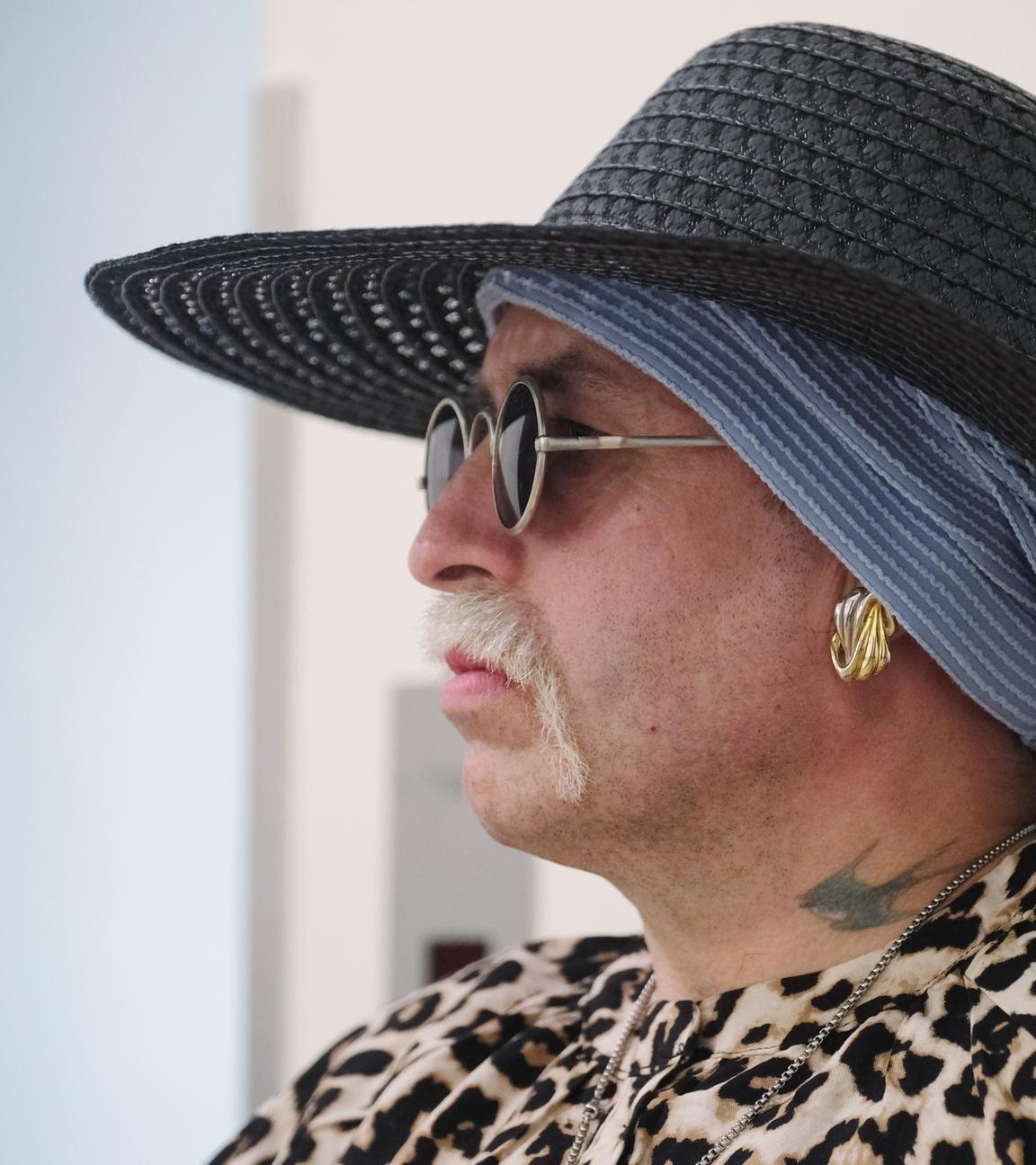 Marla-Svenja Liebich, bekannte Rechtsextremistin, wartet in Leipzig vor einem Saal des Landgerichts am 11.07.2025.