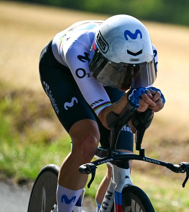 Radprofi Marlen Reusser auf der vierten Etappe der Tour de France Femmes in Aktion