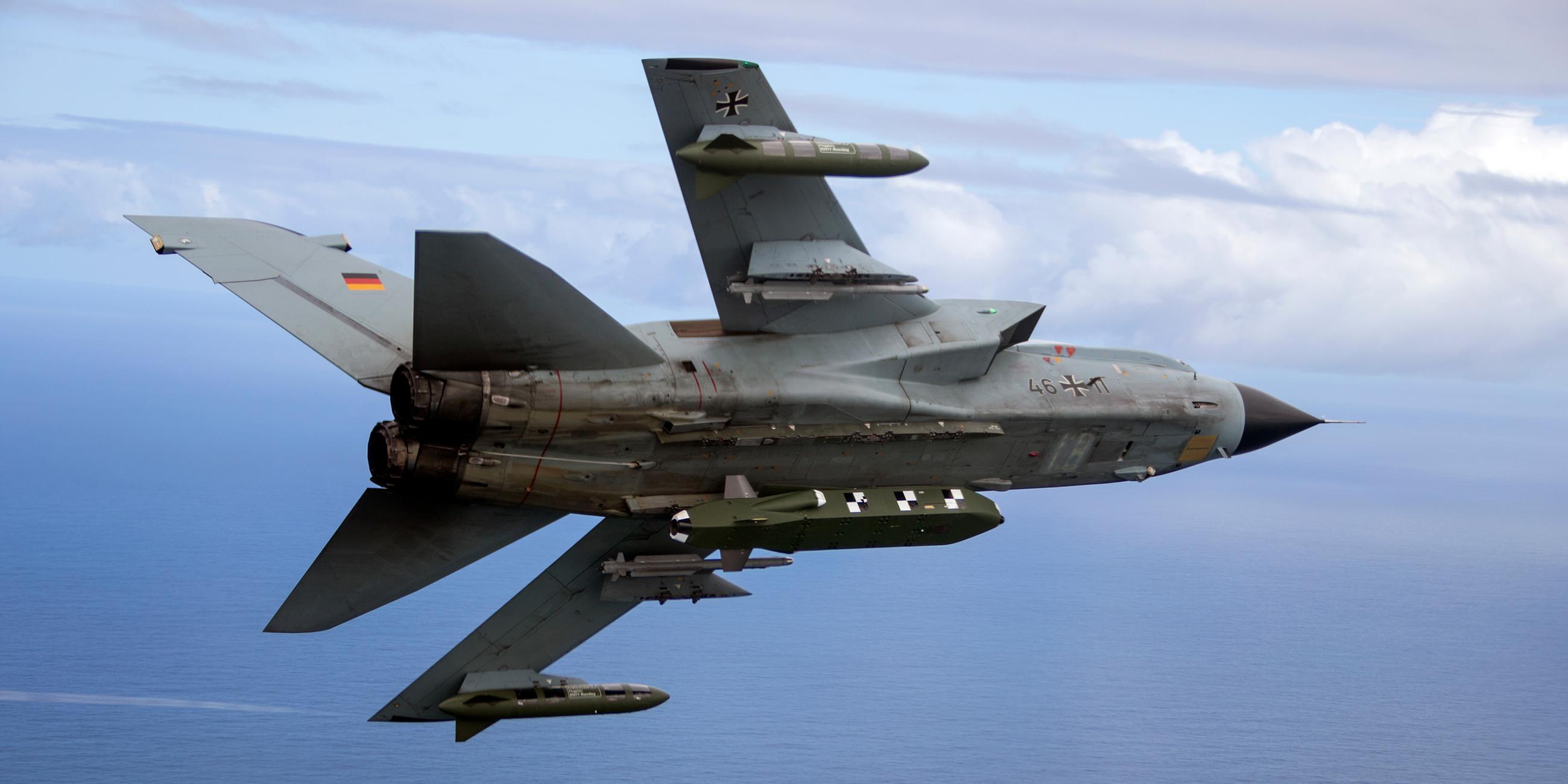 Archiv: Ein Kampfjet Tornado IDS ASSTA 3.0, bestückt mit dem Lenkflugkörper Taurus am 28.07.2017.