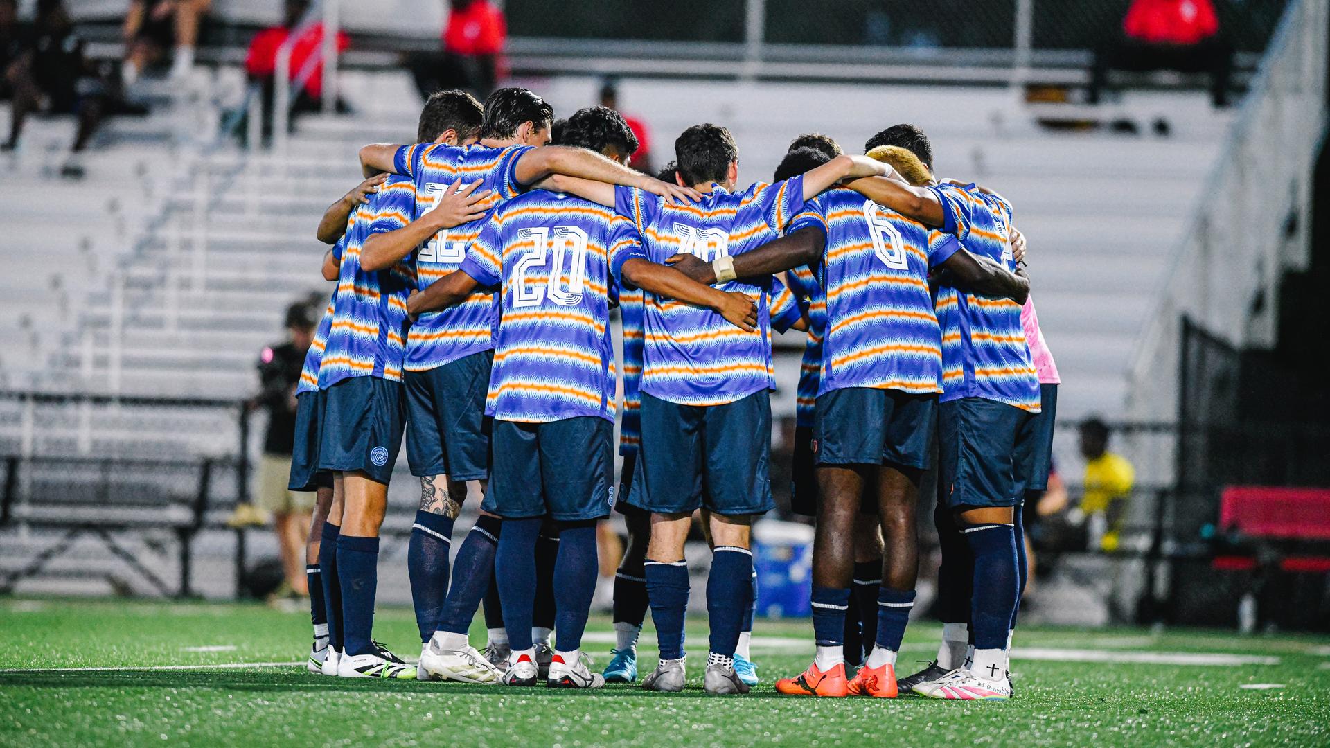 Die Spieler der Marshallinseln stehen im Mannschaftskreis zusammen