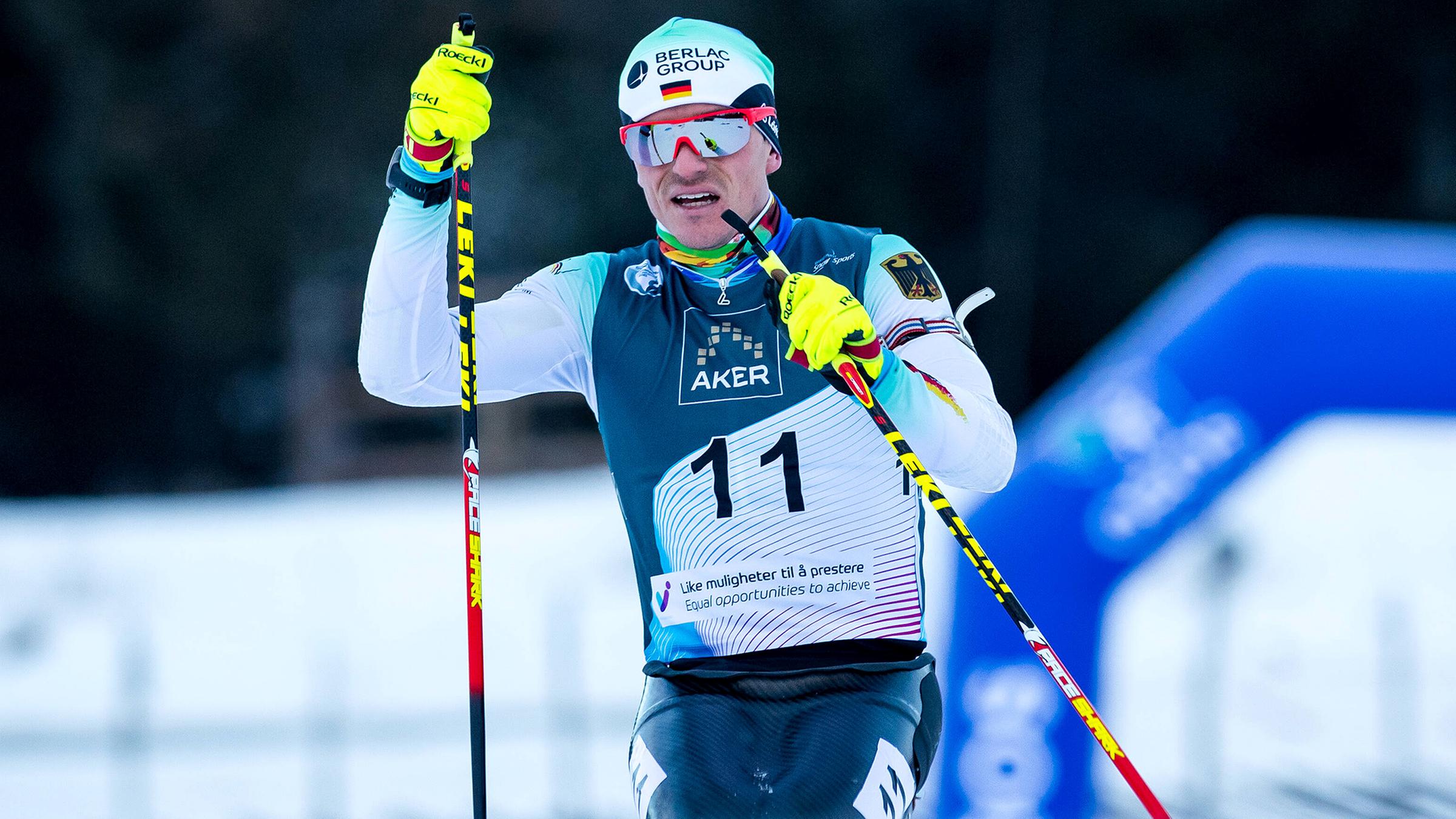 Martin Fleig in Langlaufkleidung in Aktion.