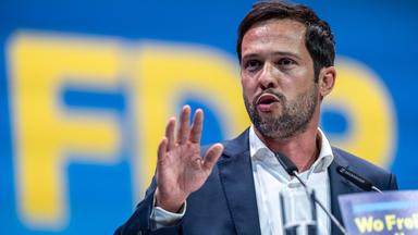 Martin Hagen spricht auf dem FDP-Bundesparteitag in Berlin 