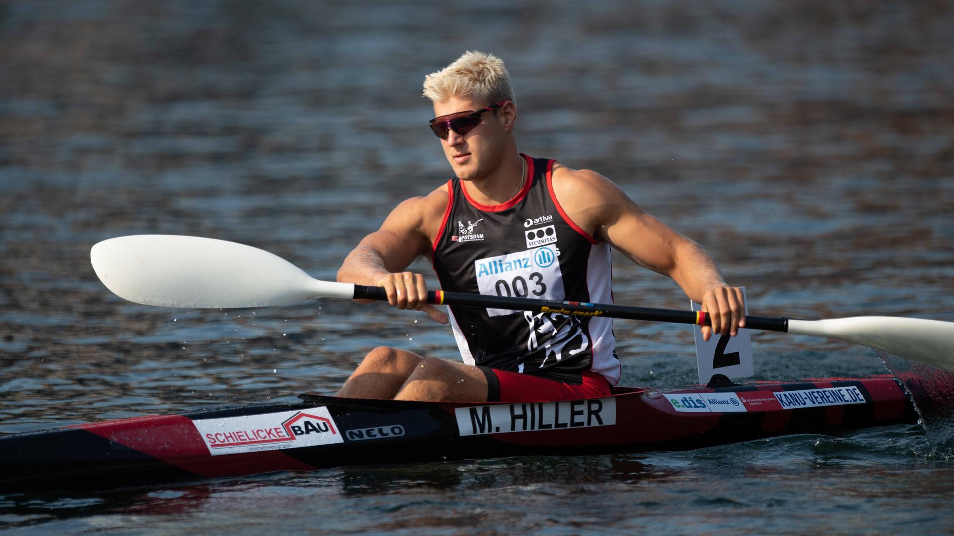 Der Kanute Martin Hiller in seinem Kanu am 09.07.2023 in Duisburg.