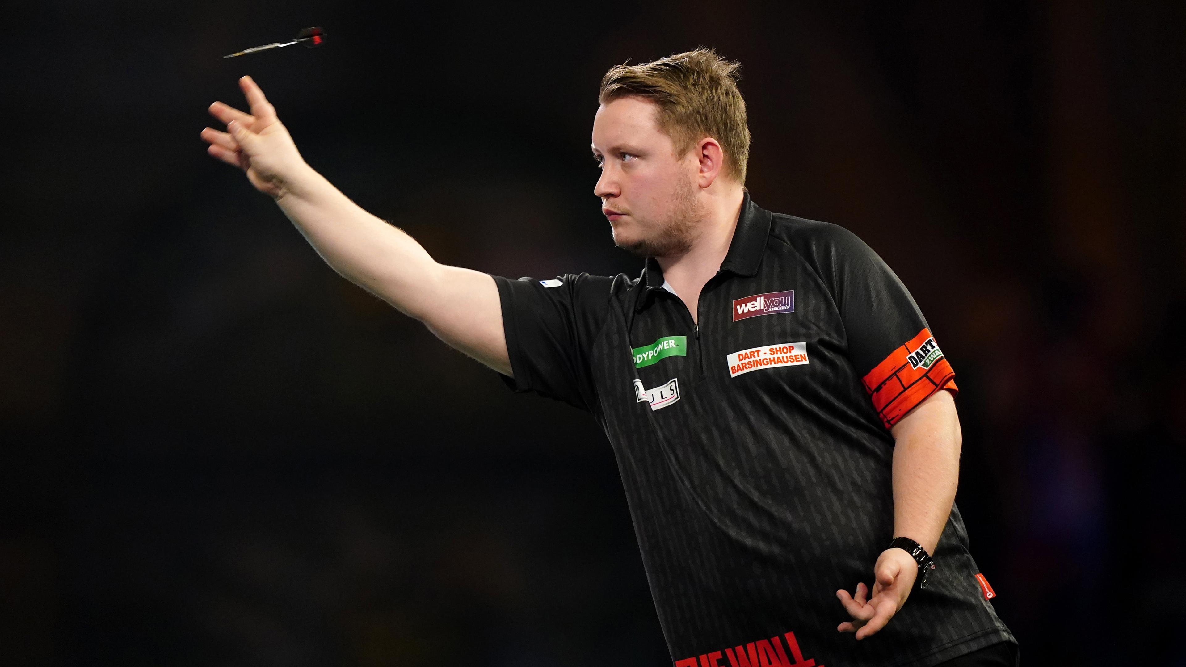 Martin Schindler in Aktion bei der Darts WM am 22.12.2023.