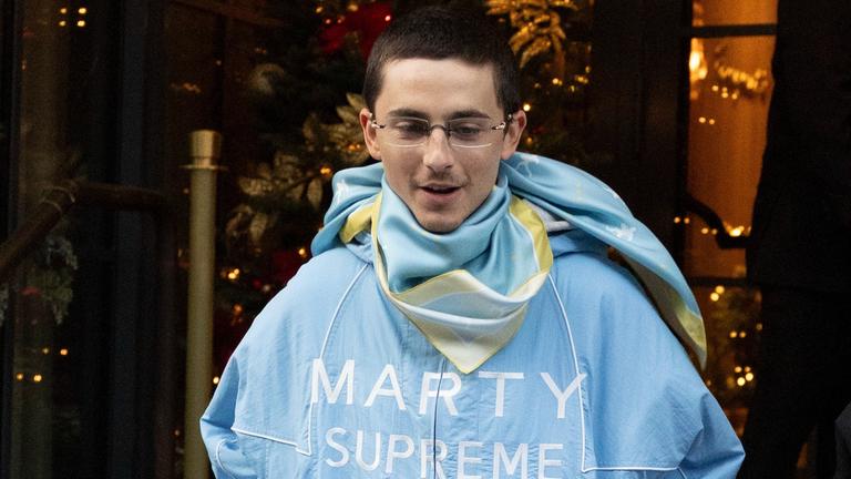 Chalamet als Tischtennis-Schiedsrichter