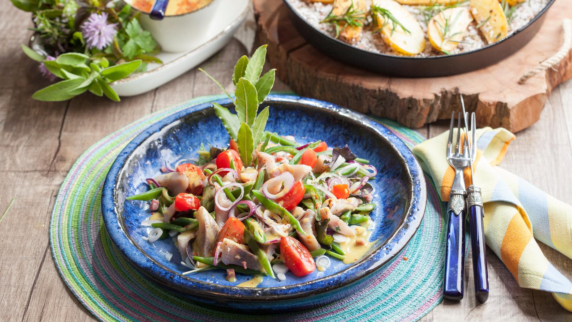 Matjessalat mit Schnippelbohnen 