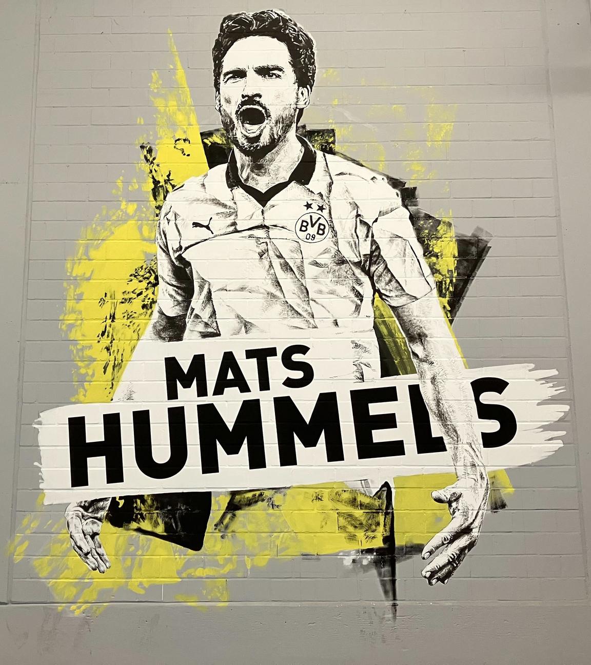 Im Sportweg in den Katakomben des Stadions hat Borussia Dortmund Mats Hummels am 10.08.2025 ein Graffiti-Porträt gewidmet.