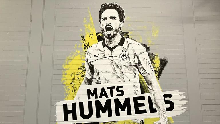 Im Sportweg in den Katakomben des Stadions hat Borussia Dortmund Mats Hummels am 10.08.2025 ein Graffiti-Porträt gewidmet.