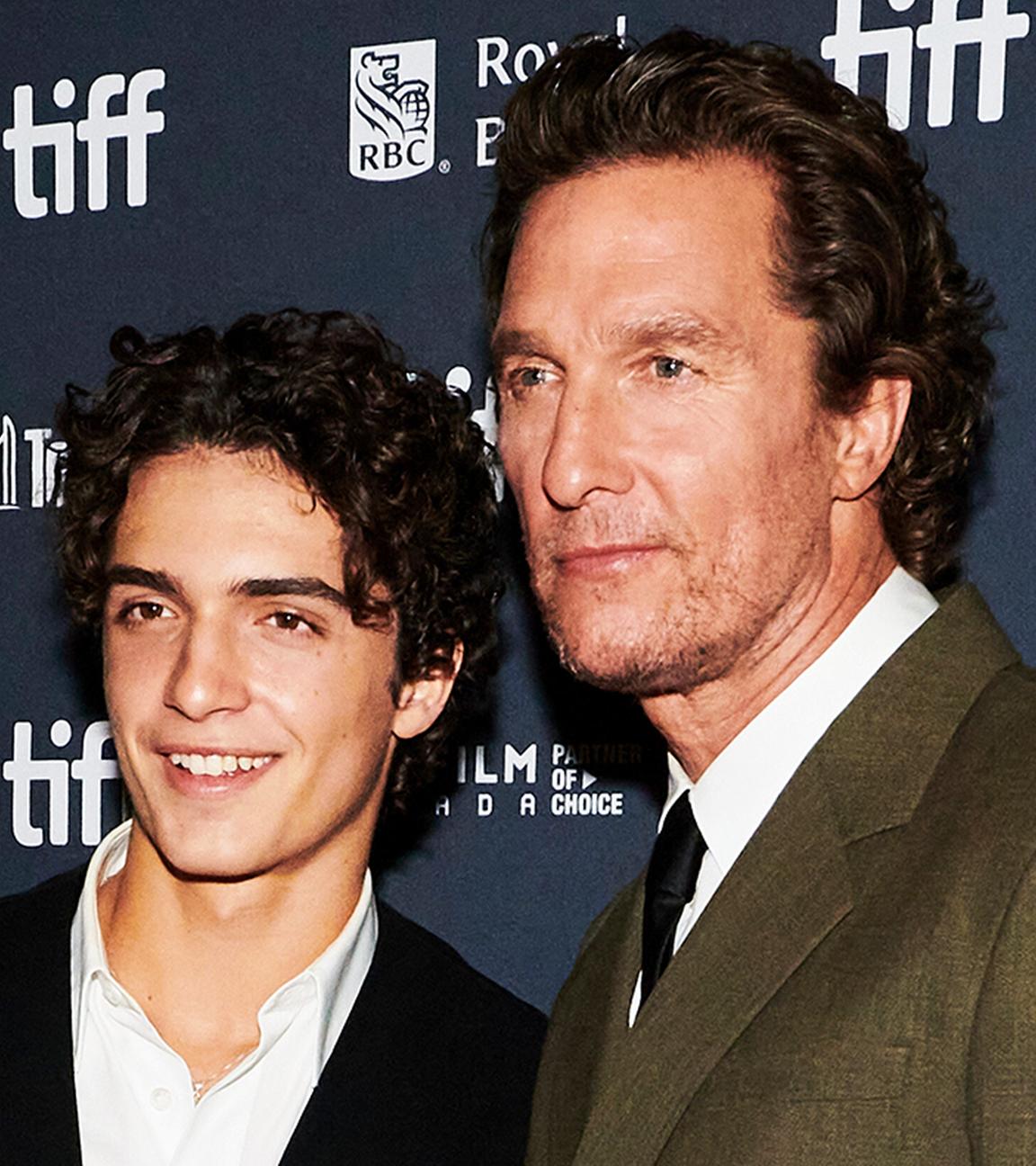 Beim Filmfestival in Toronto stand Matthew McConaughey mit Sohn Levi im Blitzlichtgewitter für den ersten gemeinsamen Film. Und dem Vater zufolge hat der Sohn Talent bewiesen. (08.09.2025)