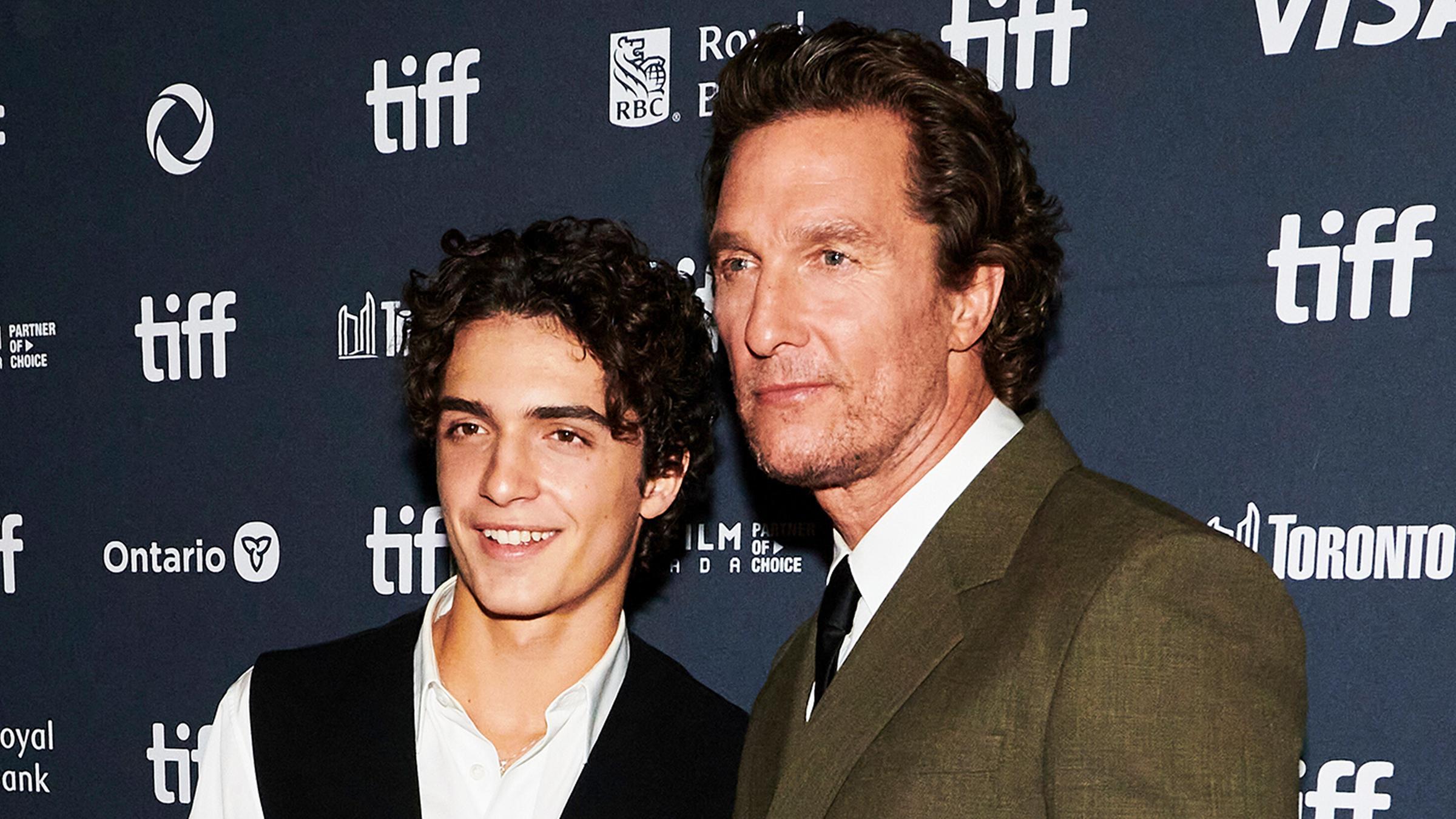 Beim Filmfestival in Toronto stand Matthew McConaughey mit Sohn Levi im Blitzlichtgewitter für den ersten gemeinsamen Film. Und dem Vater zufolge hat der Sohn Talent bewiesen. (08.09.2025)