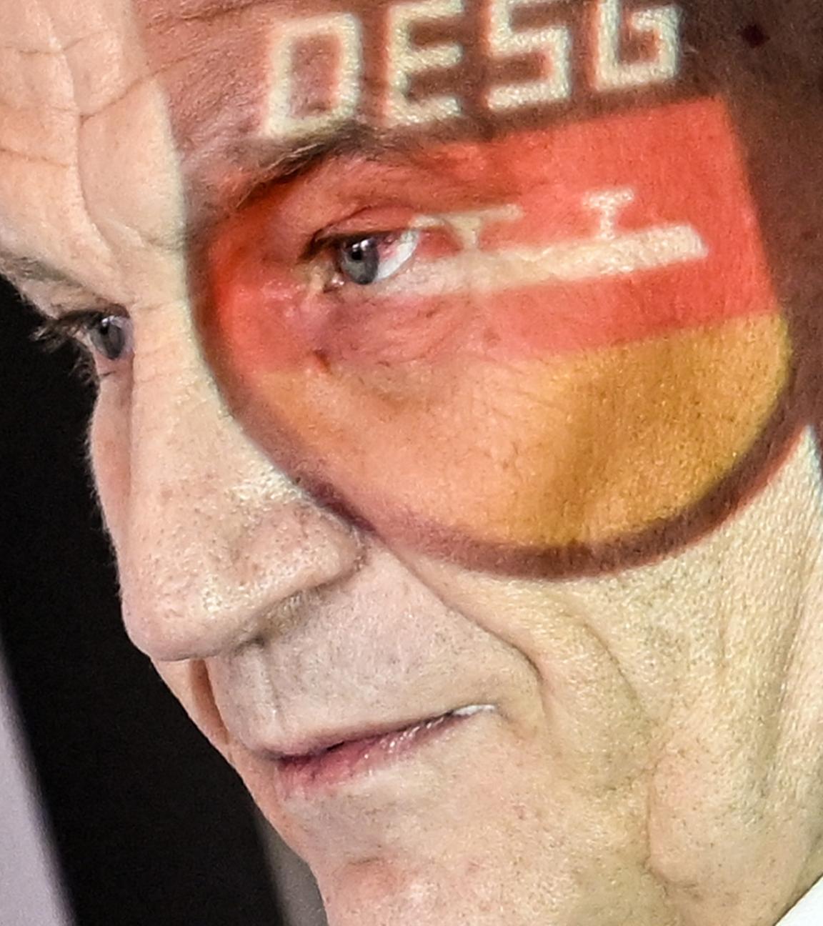 DESG-Präsident Matthias Große spricht bei einer Pressekonferenz der Deutschen Eisschnelllauf- und Shorttrack-Gemeinschaft (DESG) zu Medienberichten um Unregelmäßigkeiten im Verband.