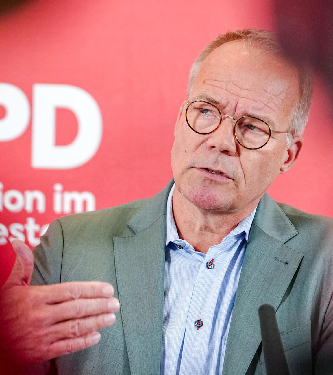 Matthias Miersch, SPD-Fraktionsvorsitzender, gibt eine Pressekonferenz zu Beginn der Fraktionssitzung seiner Partei am 03.06.2025. 