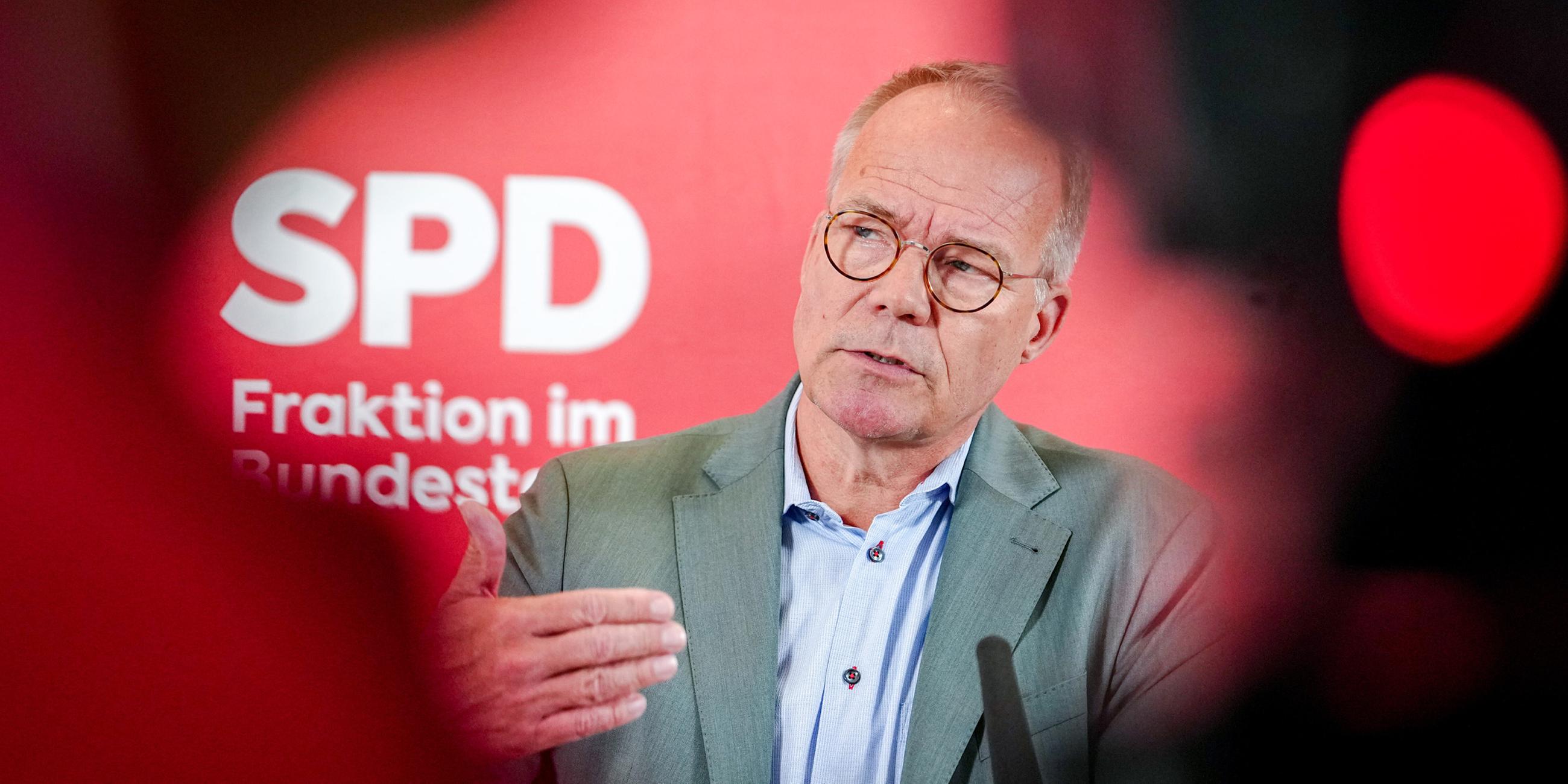 Matthias Miersch, SPD-Fraktionsvorsitzender, gibt eine Pressekonferenz zu Beginn der Fraktionssitzung seiner Partei am 03.06.2025. 