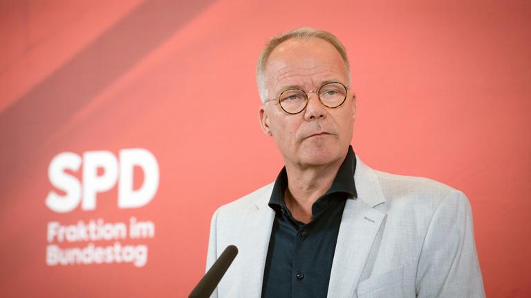 Archiv: Matthias Miersch beim Pressestatement zur Fraktionssitzung der SPD-Bundestagsfraktion im Reichstagsgebäude. In Berlin am 07.07.2025
