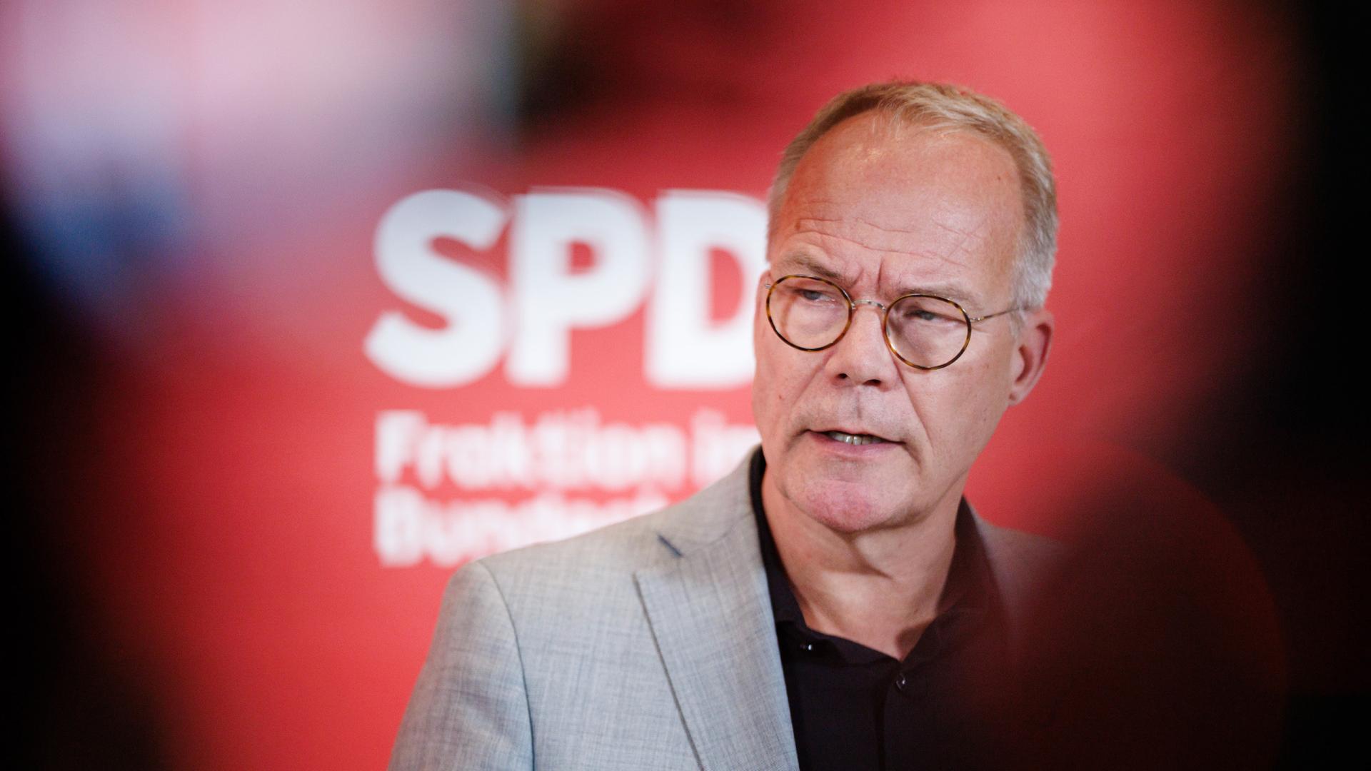 Matthias Miersch, SPD-Fraktionsvorsitzender, gibt eine Pressekonferenz zu Beginn der Fraktionssitzung seiner Partei am 03.06.2025. 