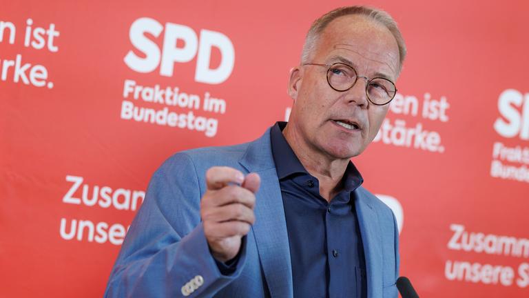 Matthias Miersch ( SPD ) Vorsitzender, bei einem Statement SPD am 21.04.26 in Berlin.
