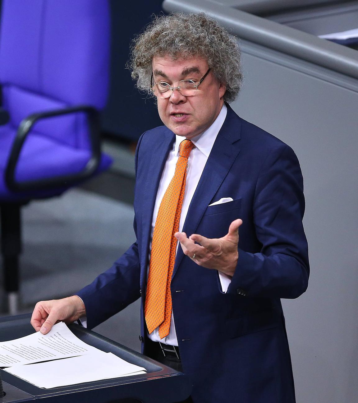 AfD-Politiker Matthias Moosdorf am Rednerpult im Bundestag am 07.11.2024.