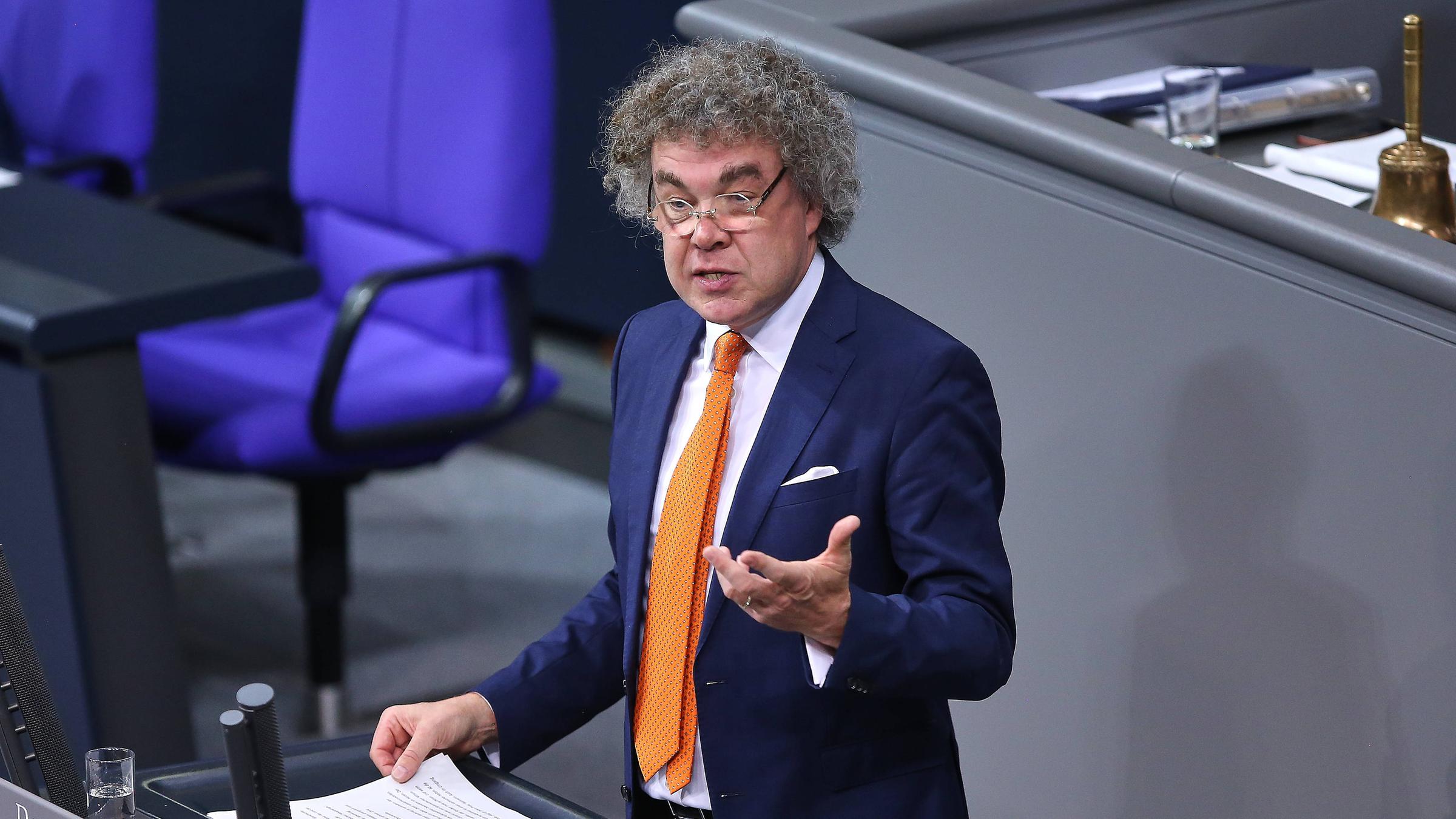 AfD-Politiker Matthias Moosdorf am Rednerpult im Bundestag am 07.11.2024.