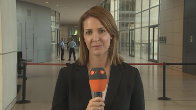 ZDF-Hauptstadtkorrespondentin Andrea Maurer in Berlin