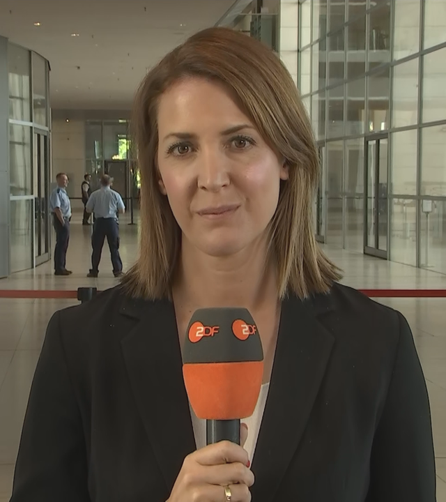 ZDF-Hauptstadtkorrespondentin Andrea Maurer in Berlin