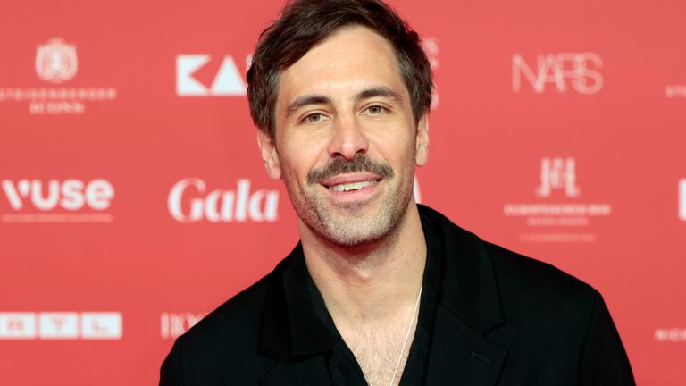 Max Giesinger: Unfall beim Kuhstreicheln