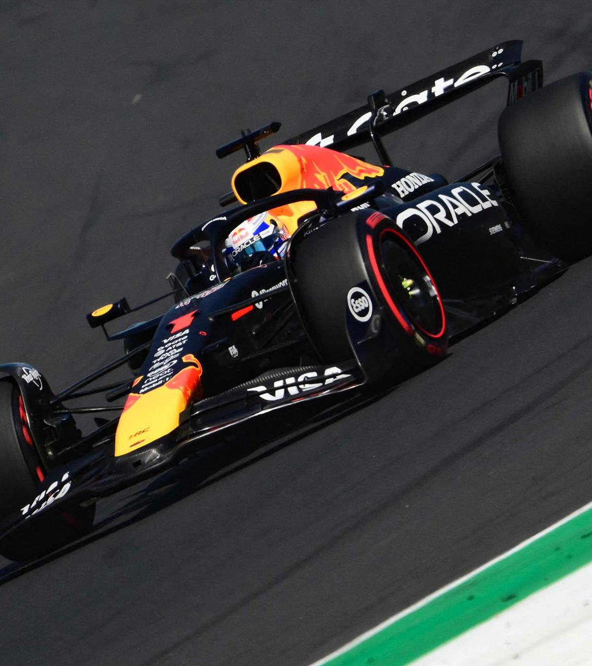 Red-Bull-Racing-Pilot Max Verstappen aus den Niederlanden fährt während des dritten freien Trainings vor dem Großen Preis von Italien der Formel 1 auf dem Autodromo Nazionale Monza in Monza, Norditalien, am 6. September 2025.