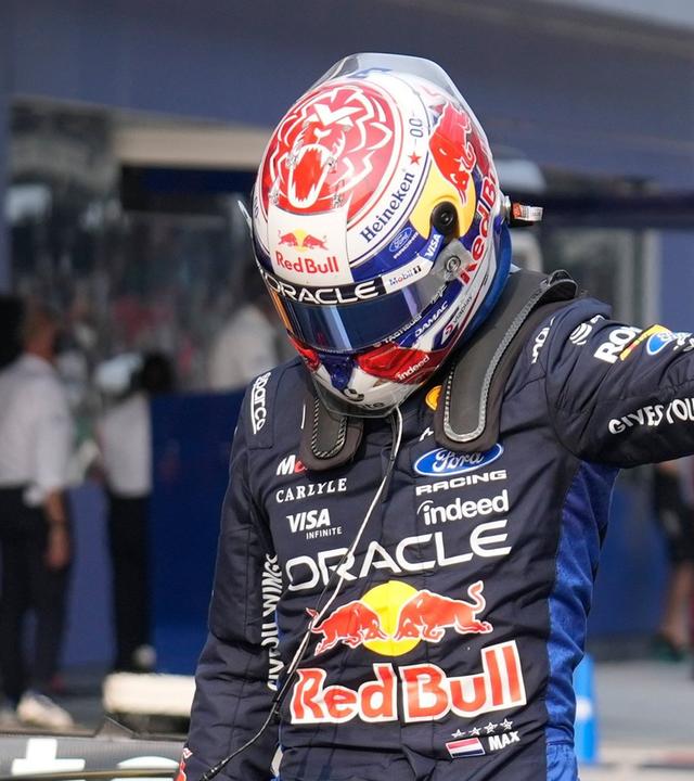 Formel-1-Pilot Max Verstappen bejubelt seine herausgefahrene Pole Position beim Großen Preis von Bahrain