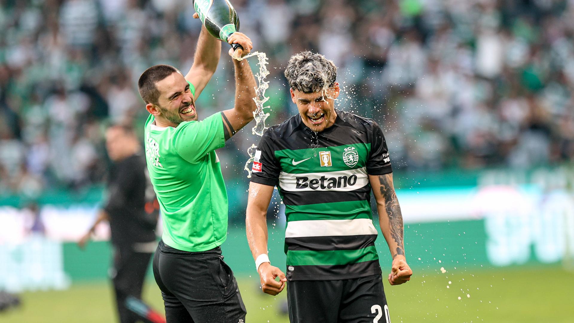 Maxi Araujo Sporting-Spieler feiern nach dem Sieg in der Liga Portugal Betclic zwischen Sporting CP und Vitoria SC im Estadio Jose de Alvalade.