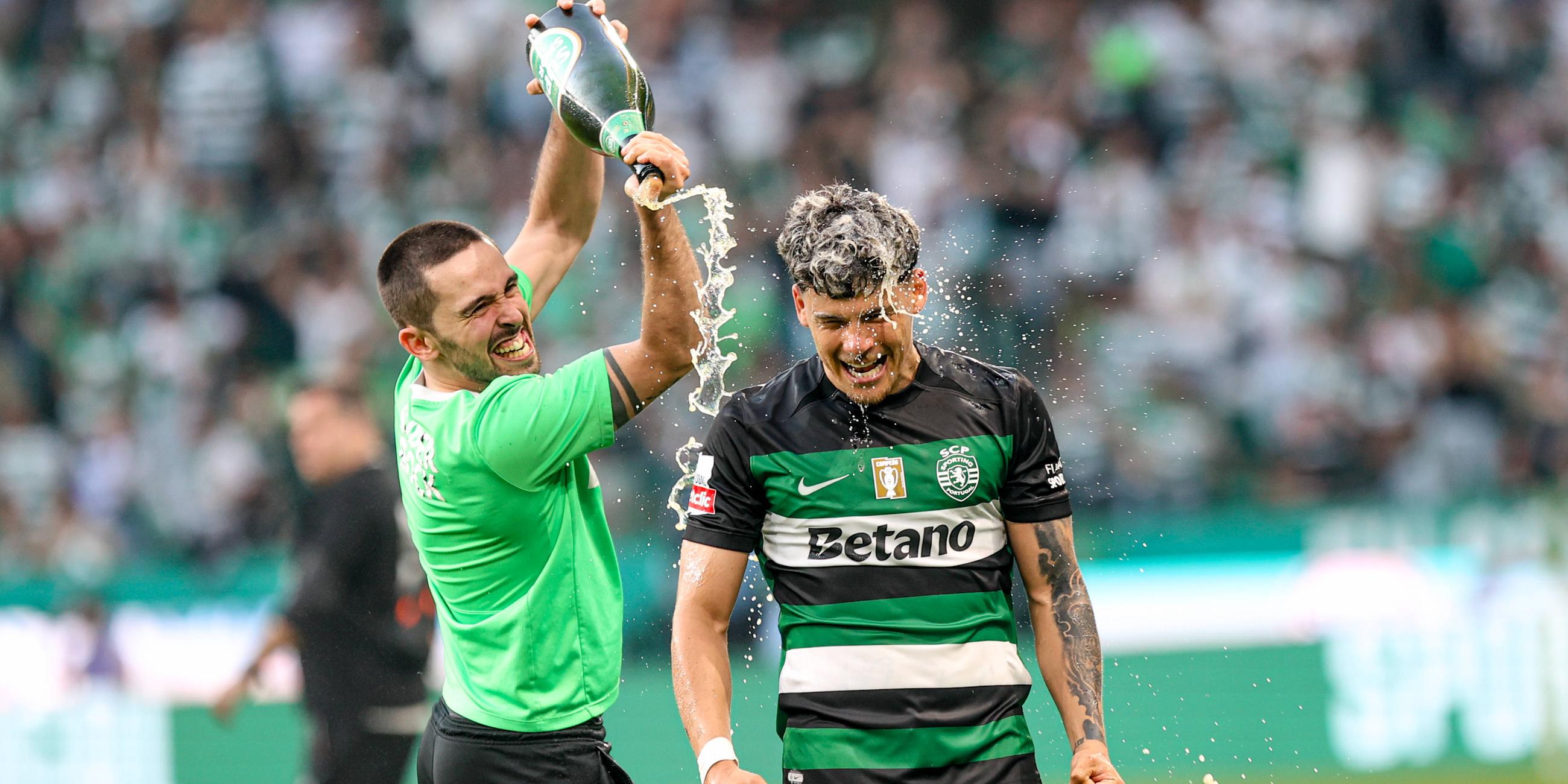 Maxi Araujo Sporting-Spieler feiern nach dem Sieg in der Liga Portugal Betclic zwischen Sporting CP und Vitoria SC im Estadio Jose de Alvalade.