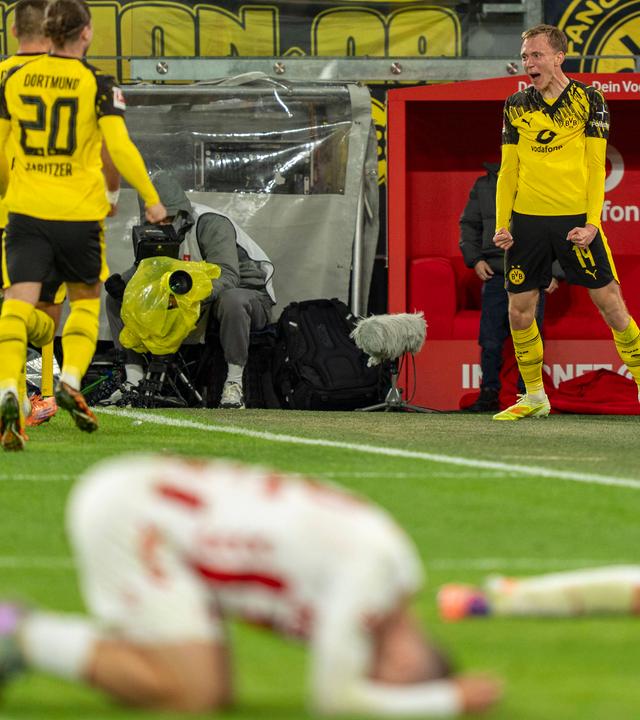 Maximilian Beier (Dortmund) feiert das 1:0-Tor gegen den 1. FC Köln.