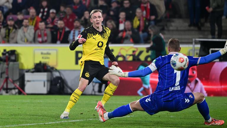 Dortmunds Mittelstürmer Maximilian Beier erzielt das 2:0 für den BVB in der Bundesligapartie gegen den 1. FC Köln