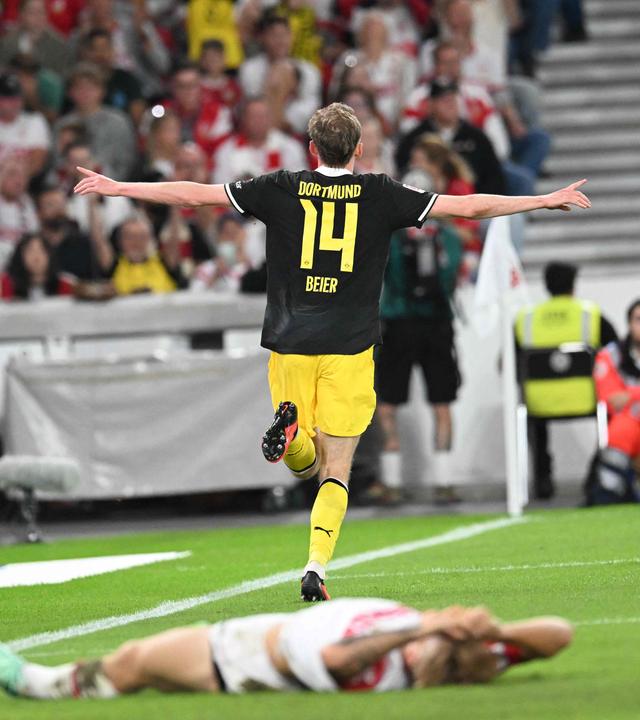BVB-Torschütze Maximilian Beier jubelt über seinen Siegtreffer gegen Stuttgart