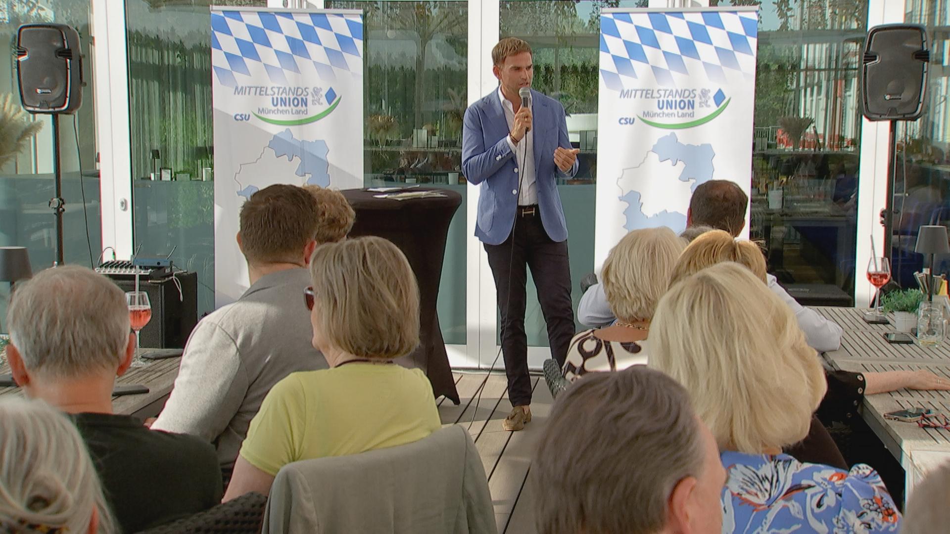 CSU-Landtagskandidat Maximilian Böltl spricht bei Wahlkampfveranstaltung der Mittelstandsunion