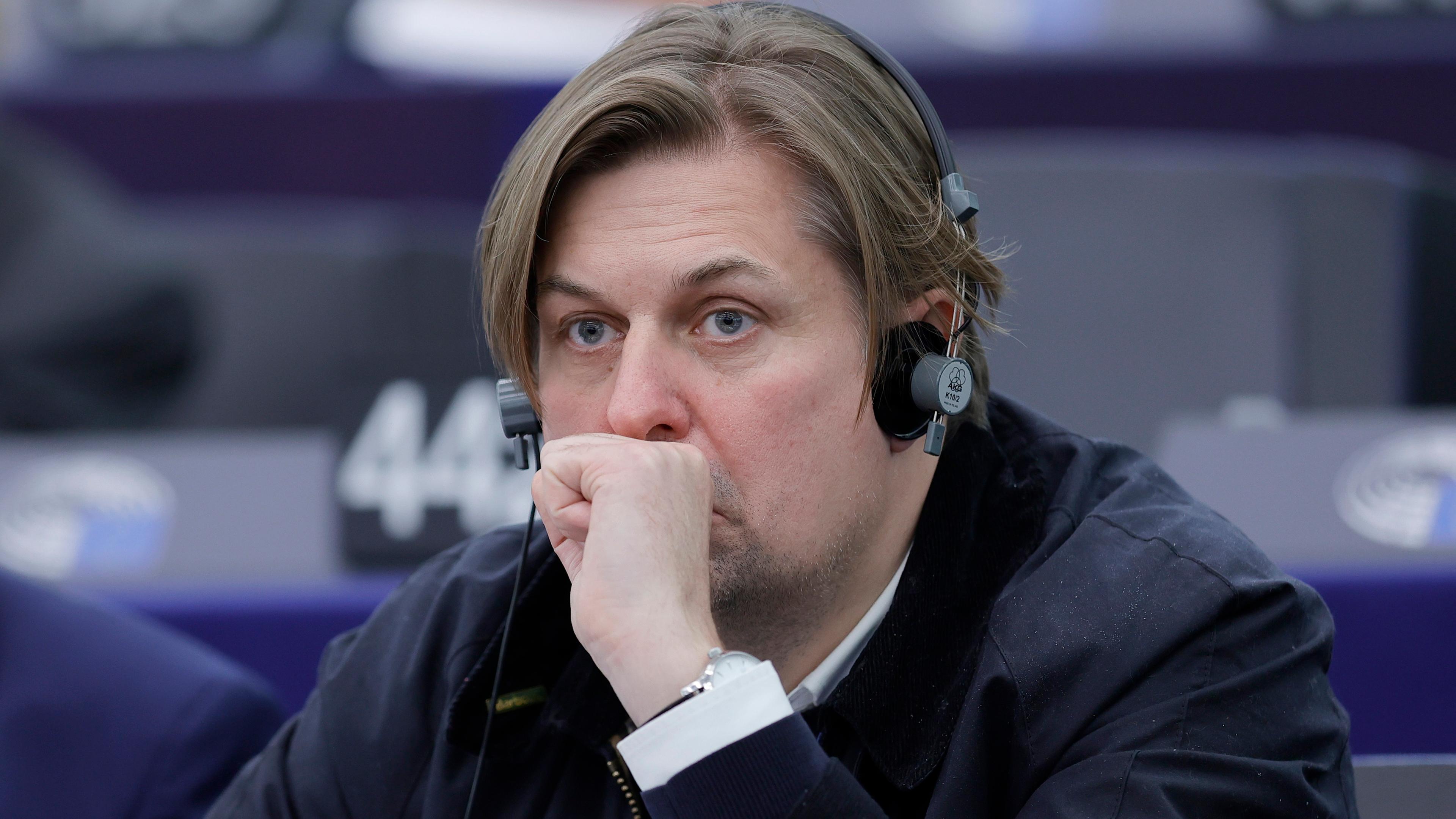 Maximilian Krah während der Abstimmungen im Europäischen Parlament in Straßburg, Frankreich, am 23. April 2024.
