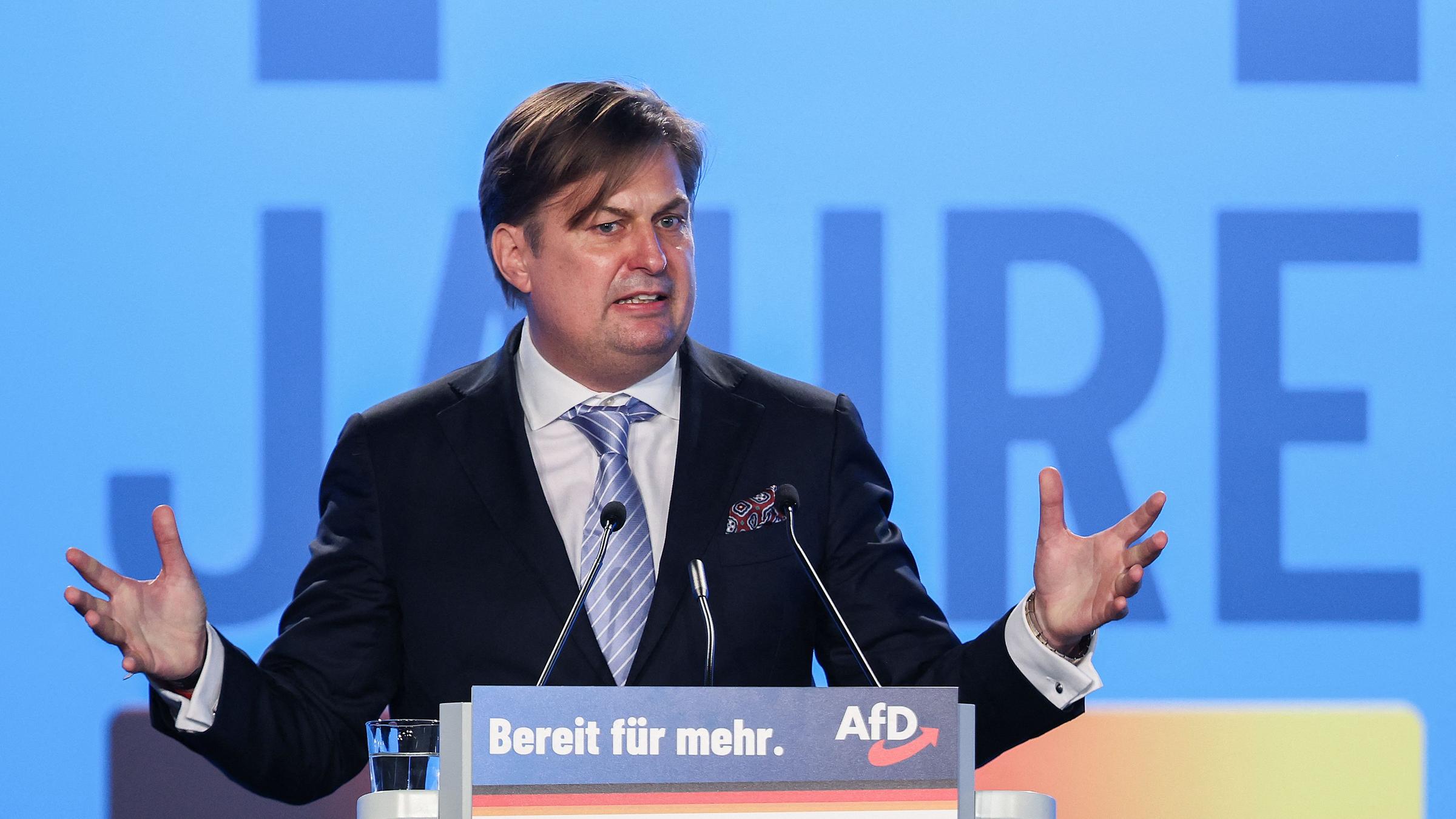 Der EU-Abgeordnete Maximilian Krah hält auf dem AfD-Parteitag in Magdeburg eine Rede