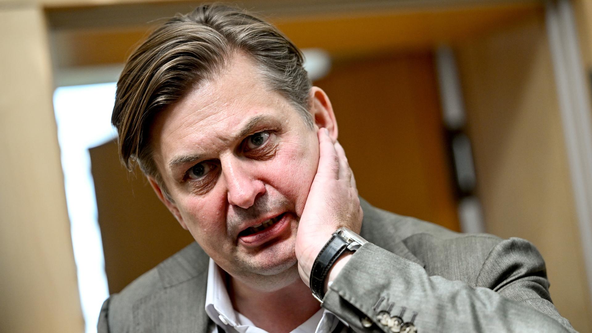 Maximilian Krah, AfD-Spitzenkandidat zur Europawahl 2024, aufgenommen am Rande der Beratungen mit den neugewählten AfD Europa-Abgeordneten nach der Europawahl. 