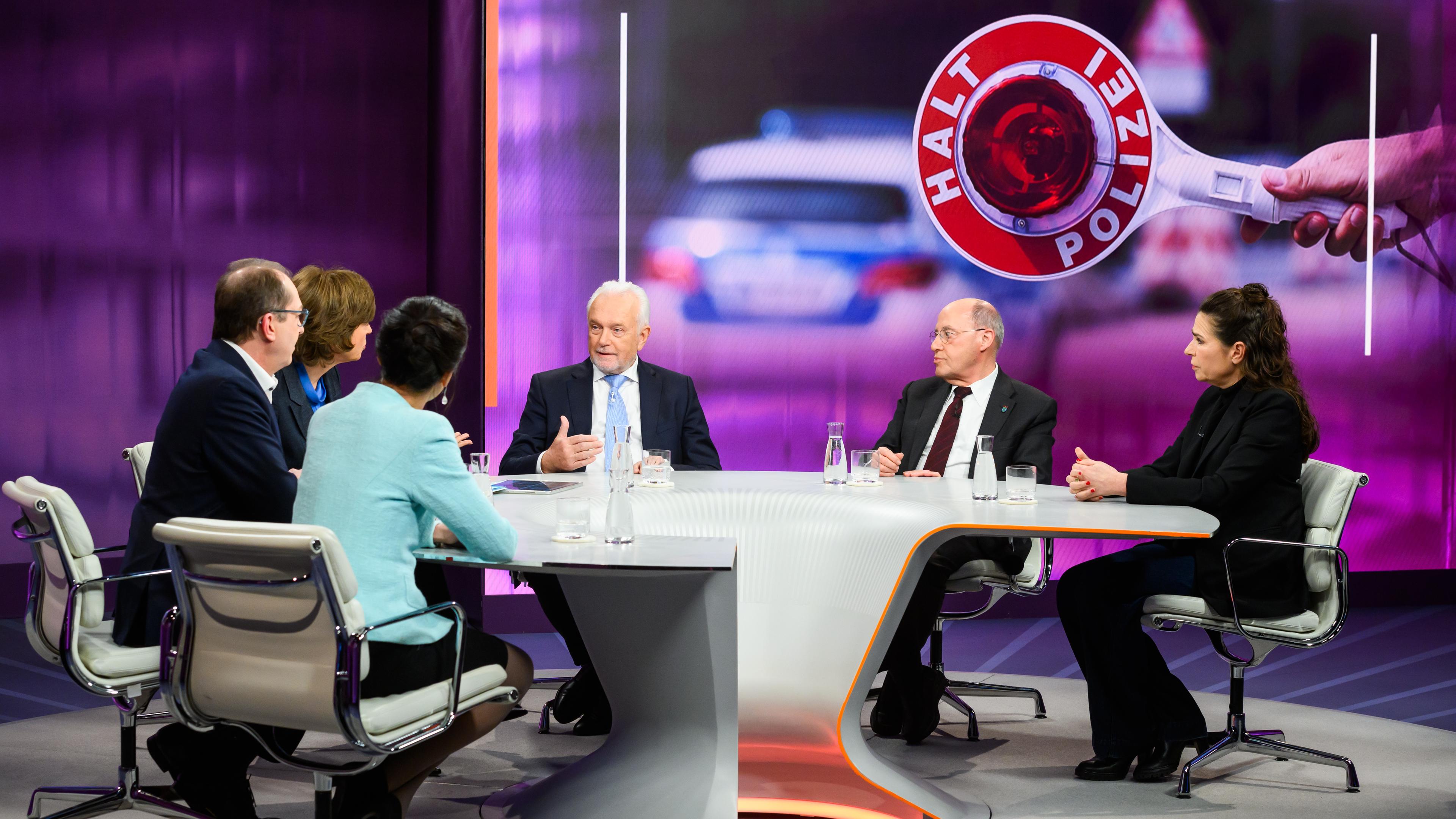 v.l.n.r. Sahra Wagenknecht, Alexander Dobrindt, Maybrit Illner, Wolfgang Kubicki, Gregor Gysi, Dagmar Rosenfeld