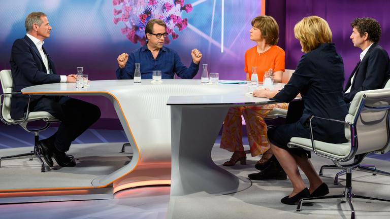 Von links: Georg Mascolo, Christian Drosten, Jan Josef Liefers, Maybrit Illner, Malu Dreyer