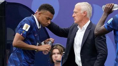 Kylian Mbappe und Didier Deschamps
