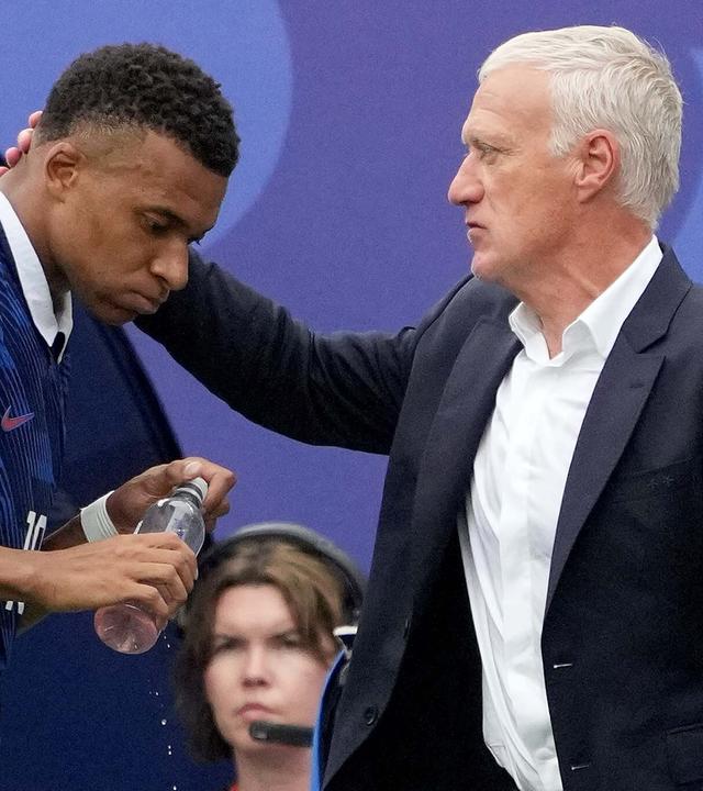 Kylian Mbappe und Didier Deschamps